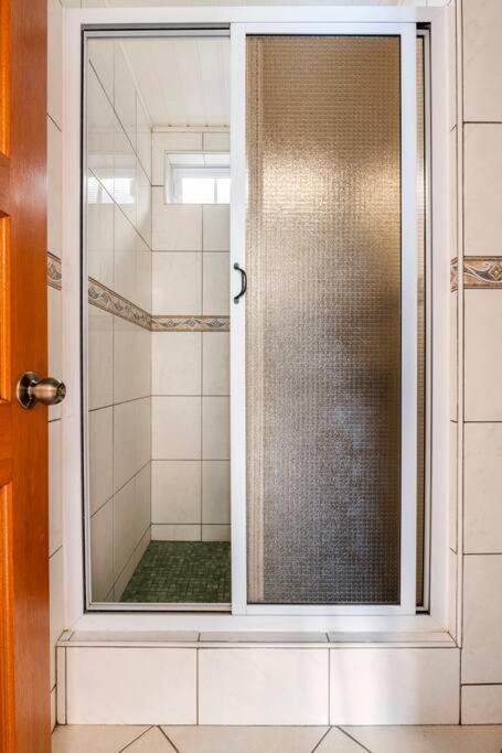 Chaine Lodge Maison Entiere Free Parking & Wifi 3Min De L'Aeroport 파페에테 외부 사진